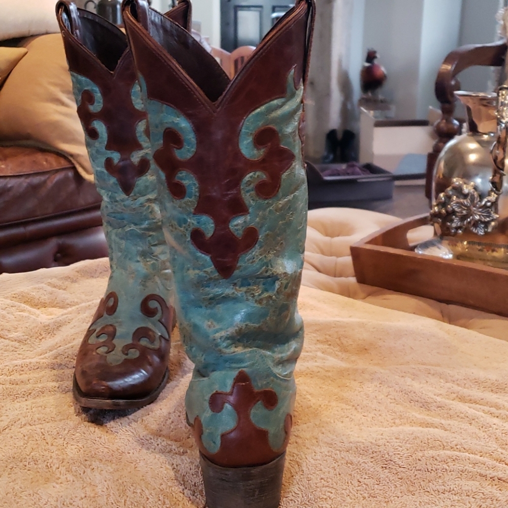 Boots - Picture 3 of 5